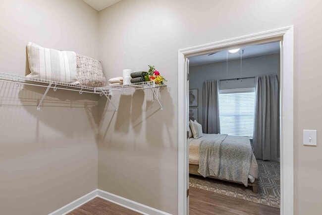 Building Photo - Crossing Pointe