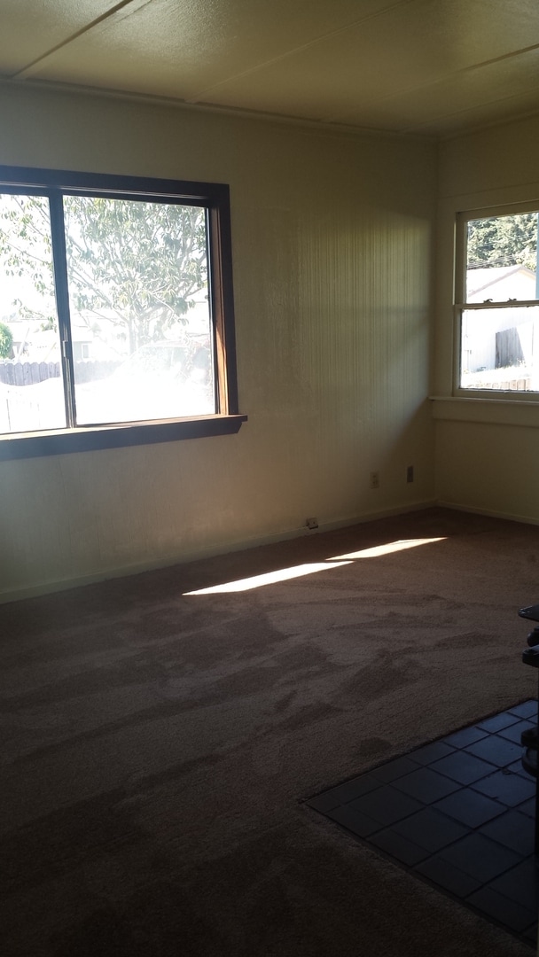 Building Photo - Mckinleyville House with South Facing Yard!