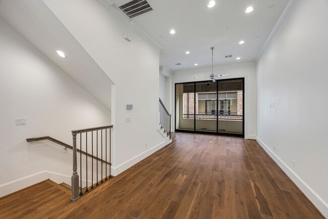 Building Photo - 2715 Maxroy St