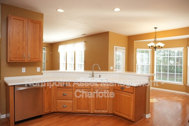 Foto del edificio - 404 Amersham Ln