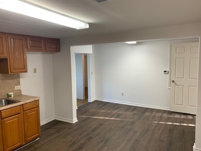 Building Photo - 681 Pratt