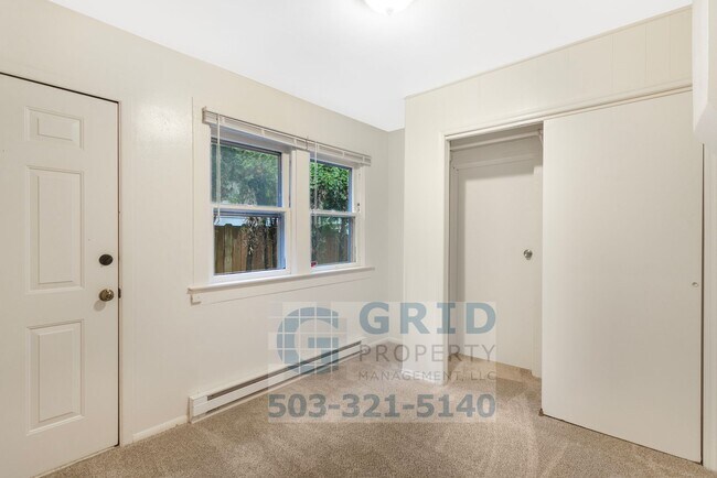 Building Photo - Spacious 4 Bedroom Single Family Home- South East Portland
