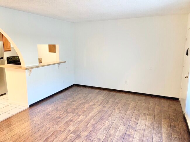 Building Photo - 3359 Mentone Ave