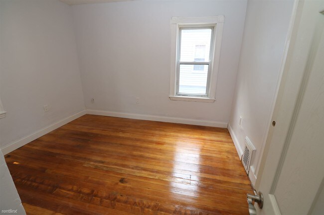 Building Photo - 4 br, 1 bath Apartment - 45 Wolcott St