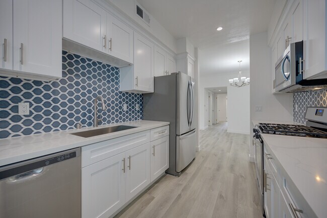Building Photo - 9800 Vidor Dr