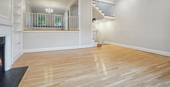 Building Photo - Beautifully Appointed Townhome in Historic Old Town Alexandria