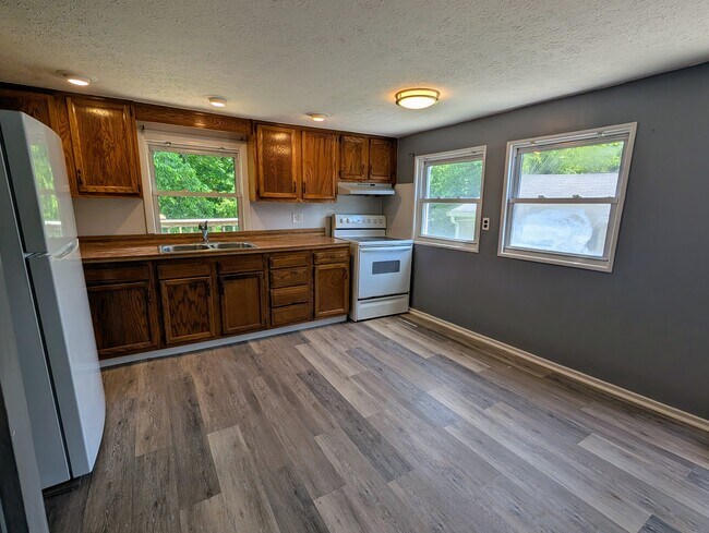 Building Photo - 6109 Billtown Rd