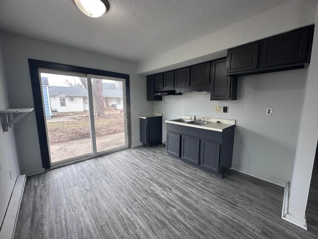 Building Photo - 202-B California-