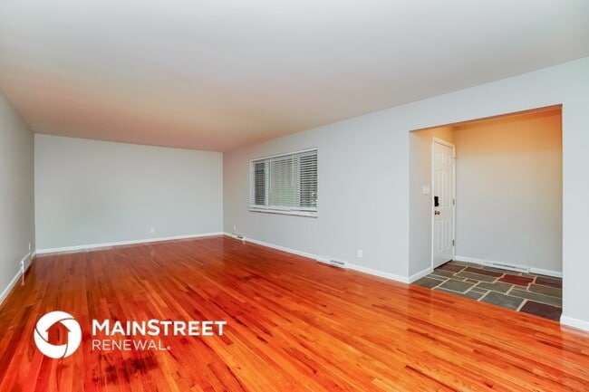 Building Photo - 9548 Brookside Dr