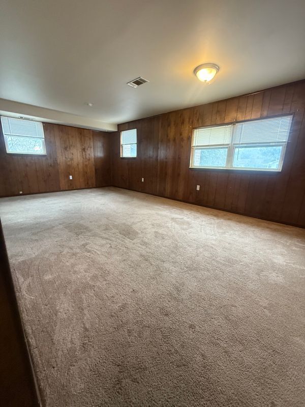 Foto del edificio - 537 Brandt Ave