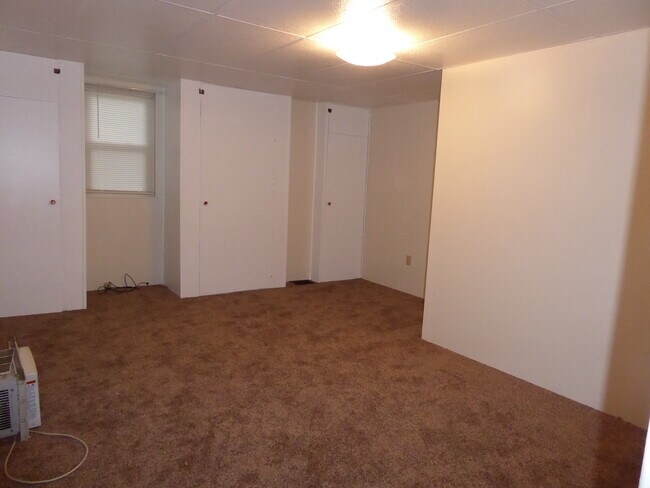 13 x 16 Master bedroom - 273 13th St