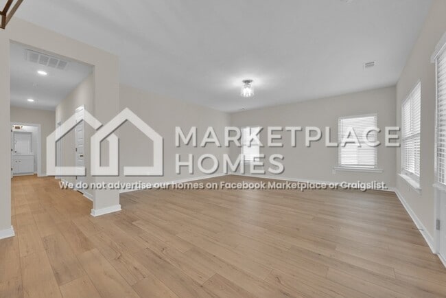 Building Photo - 615 Troubadour Ln