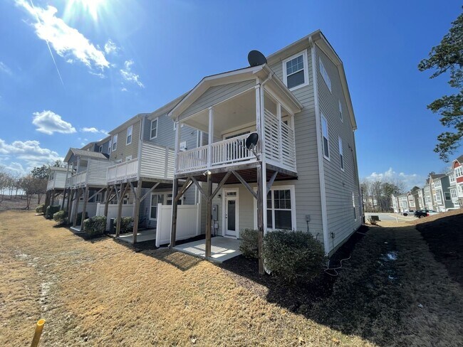 Foto del edificio - 3 Bd 3.5 Ba end unit townhouse