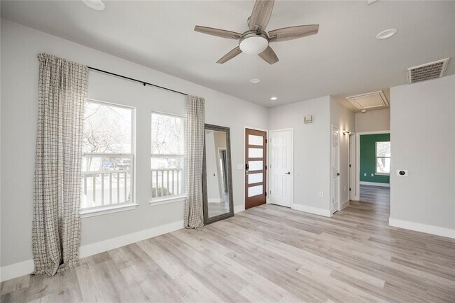 Foto del edificio - 3000 Prado St