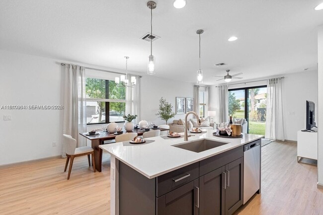 Building Photo - 13138 Valletta Way