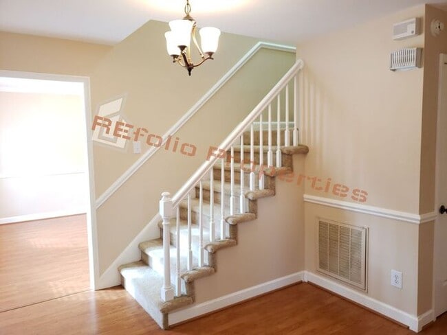 Building Photo - Beautiful 3 BD 2.5 BA 2 Car Garage Home in...