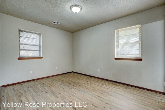 Building Photo - 3 br, 1.5 bath House - 28 Bainbridge Rd