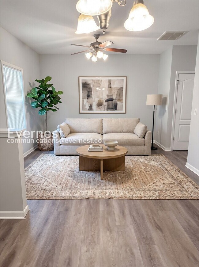 Foto del edificio - 8641 Thomas Ln