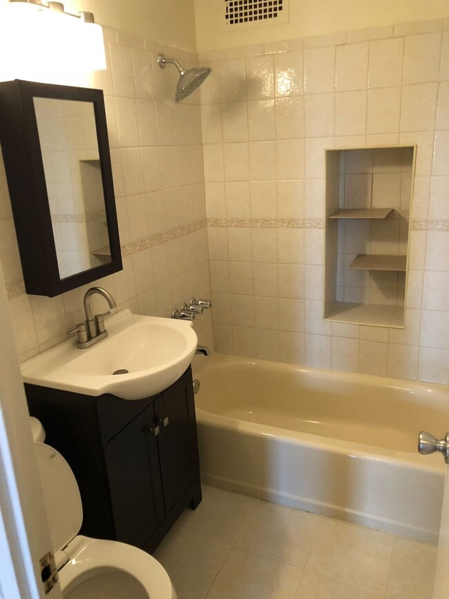 Building Photo - 225 St Pauls Ave