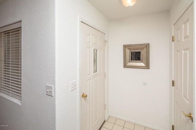 Building Photo - 2031 Magnolia Dr
