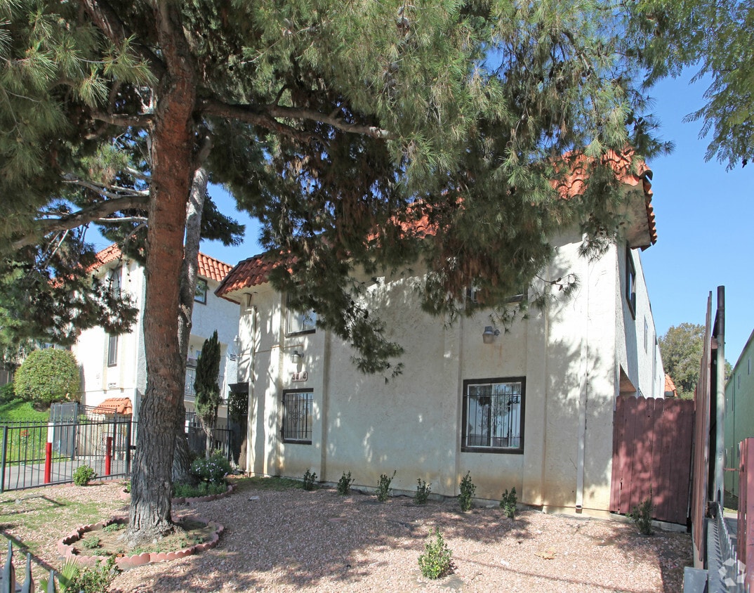 Building Photo - Casa Consada