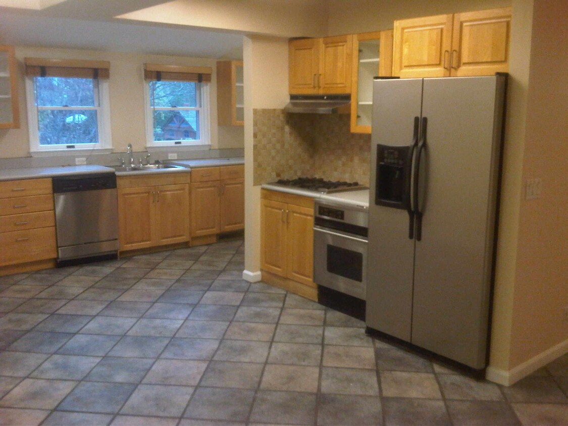 Primary Photo - 53 Rose Ave