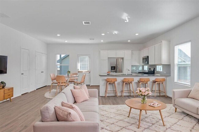 Building Photo - 101 Rioja