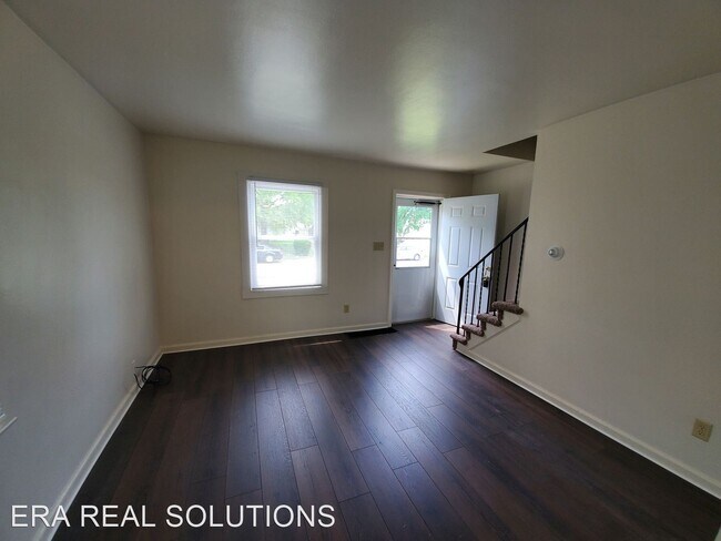 Building Photo - 896-898 S Harris Ave