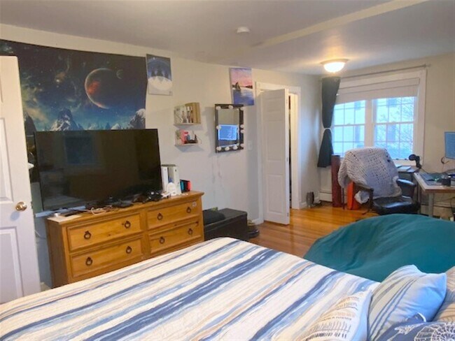 Building Photo - 519 Main St