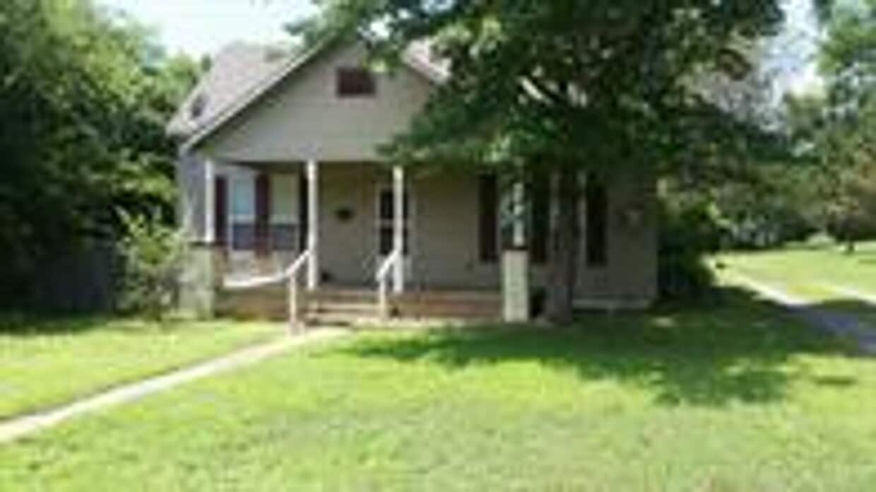 Primary Photo - 534 S College Ave