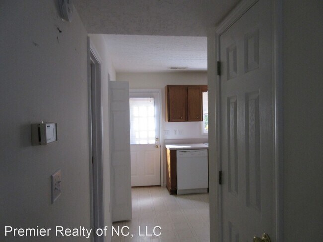 Foto del edificio - 2 br, 1.5 bath House - 301 E. Lake #6