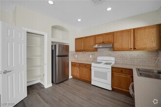 Building Photo - 9480 Windborne Ave