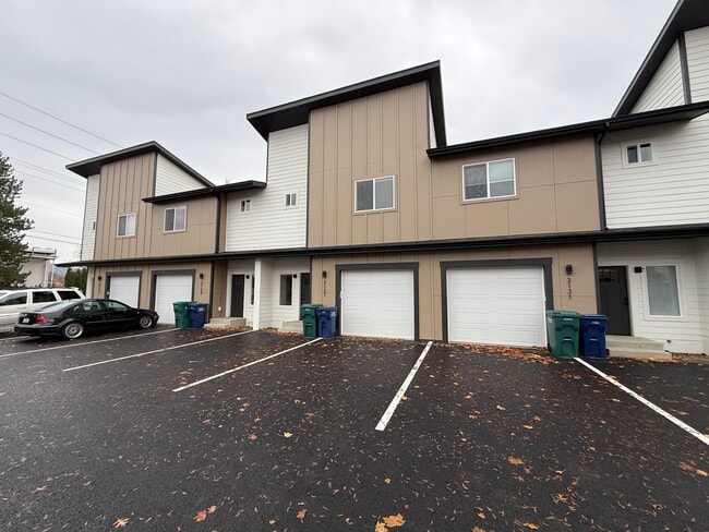 Building Photo - 3127 N Fruitland Ln