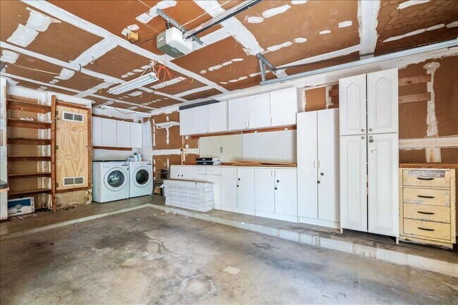 Building Photo - 4815 Gerona Dr