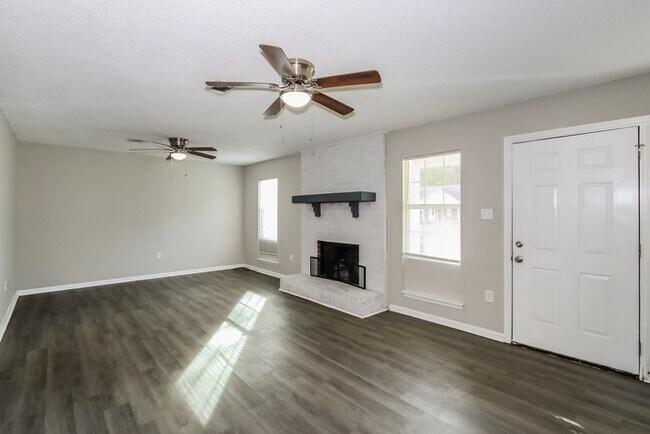Foto del edificio - 3614 Monmouth Rd
