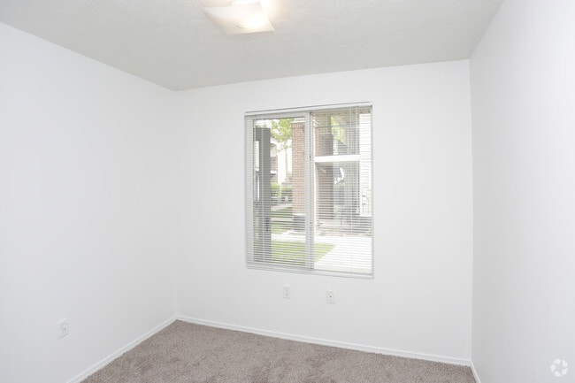 2BR, 1BA - 686 SF - Harmony Garden Apartments