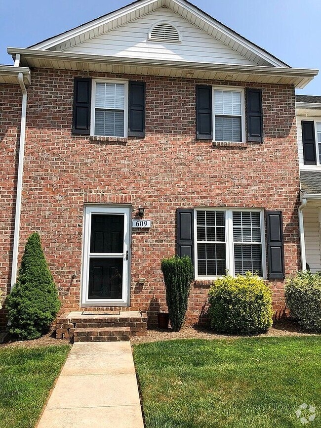 Cornerstone Apartments for Rent with Hardwood Floors Lynchburg, VA 3 Rentals