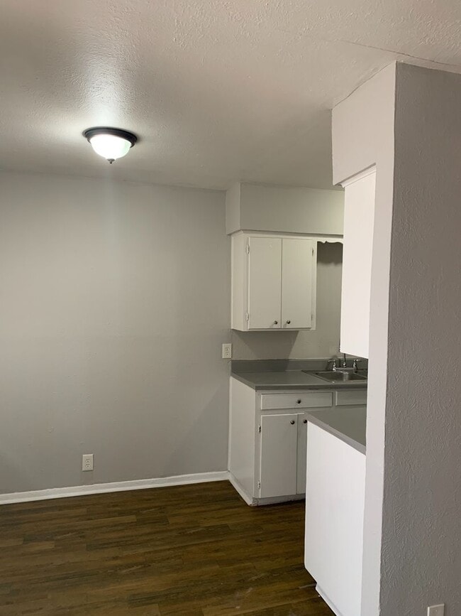 Interior Photo - Monarch Court
