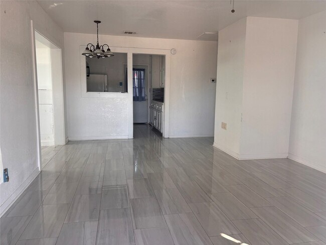 Foto del edificio - 1310 Harris Way