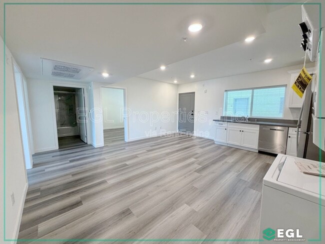 Interior Photo - 10505 Hawthorne