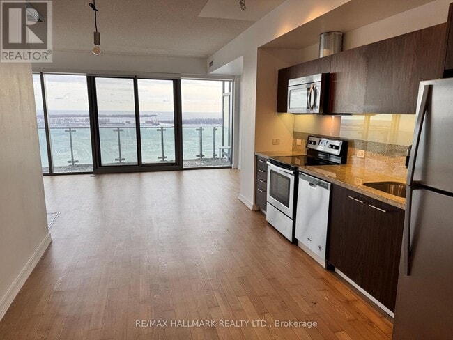 Building Photo - 390 Cherry St