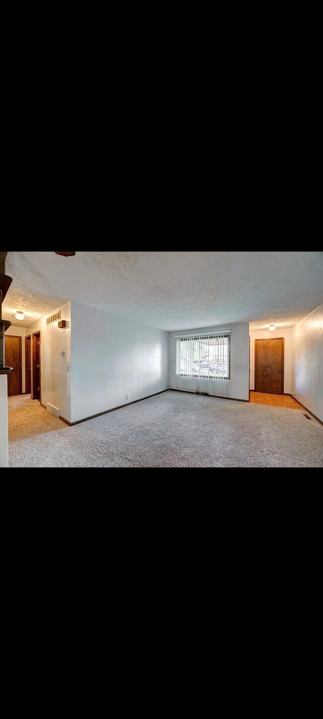 Building Photo - 420 Venus Ave