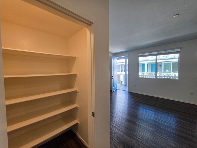 Interior Photo - Mariners Landing