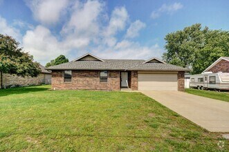 Building Photo - 205 Smalley St