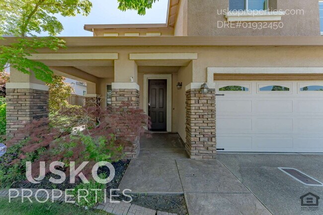 Foto del edificio - "Spacious 4-Bedroom Retreat with 2.5 Baths...