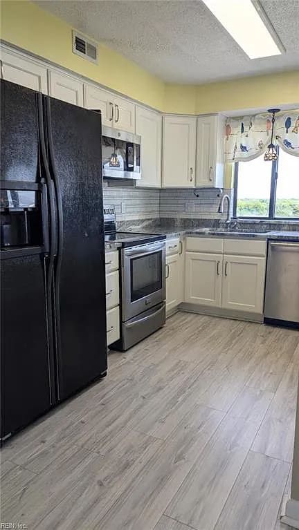 Foto del edificio - 7501 River Rd