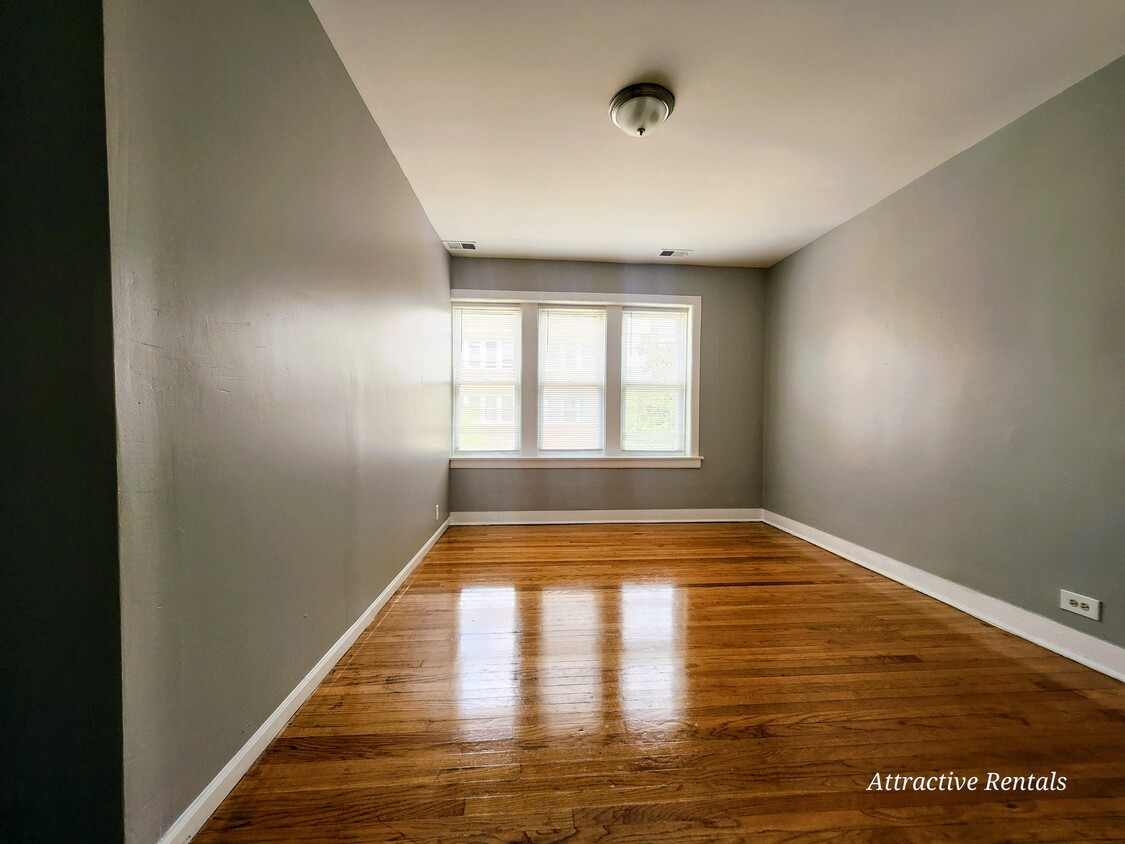 Photo - 1617 W 78th St (Chicago, IL)