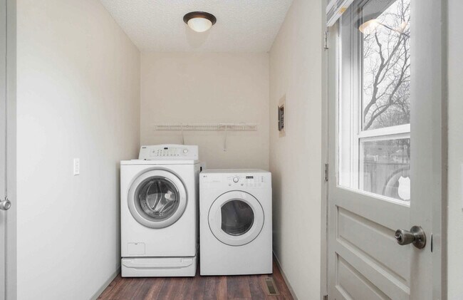Building Photo - 605 Aspen Dr