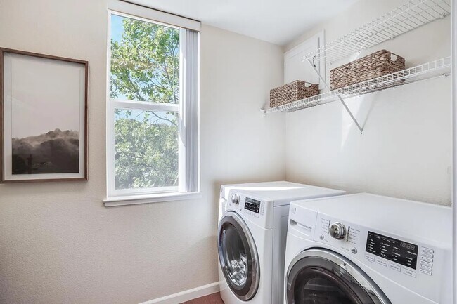 Foto del edificio - 1982 W Bayshore Rd