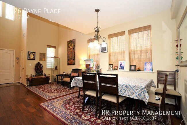 Foto del edificio - 2126 Payne Pl